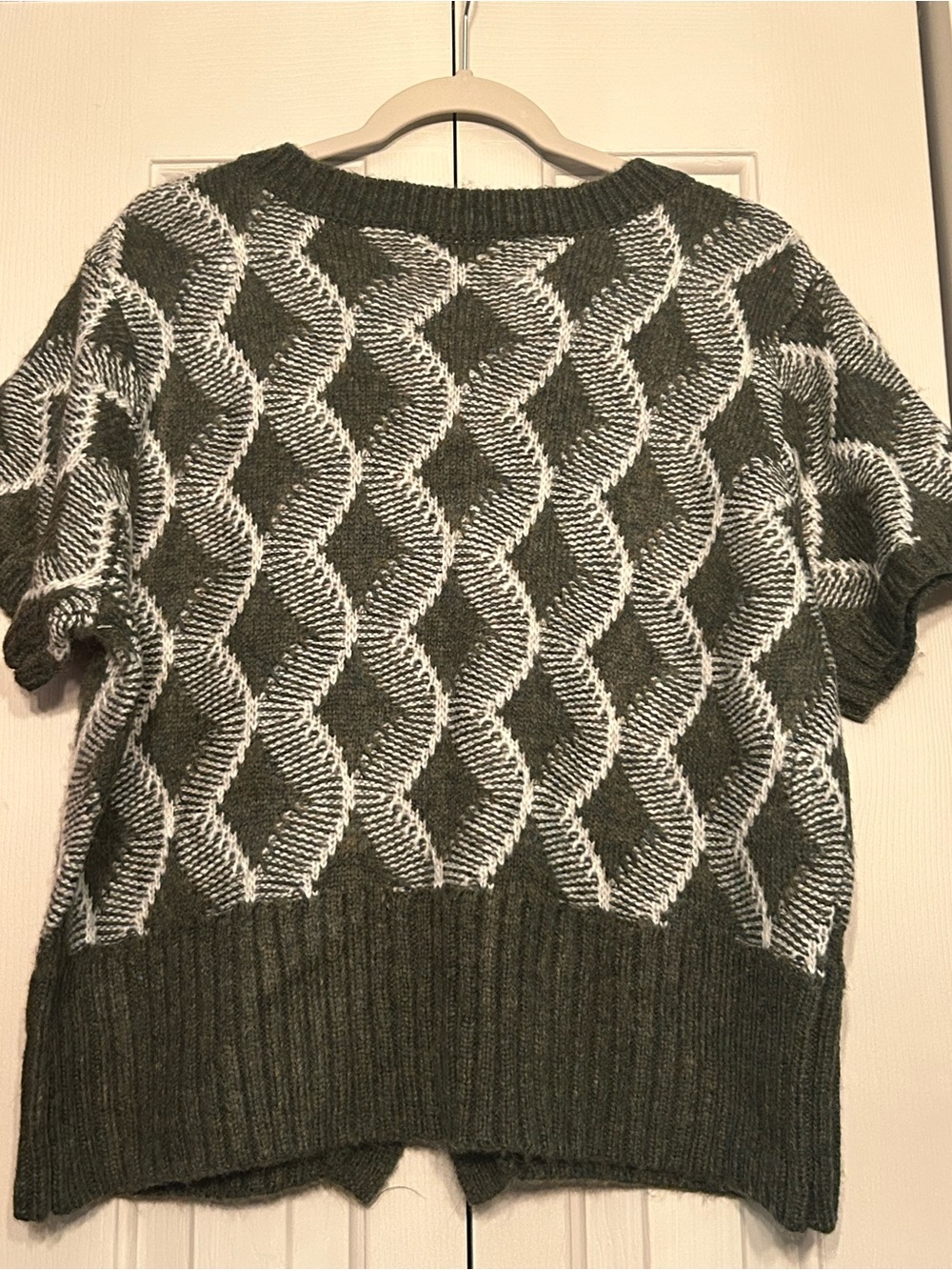 a.n.a Grey and Cream Short-Sleeve Patterned Cardigan Sweater NWOT - Picture 4 of 4